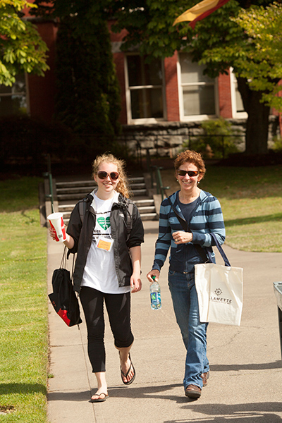 Parents and incoming freshmen roam campus during Opening Days.
