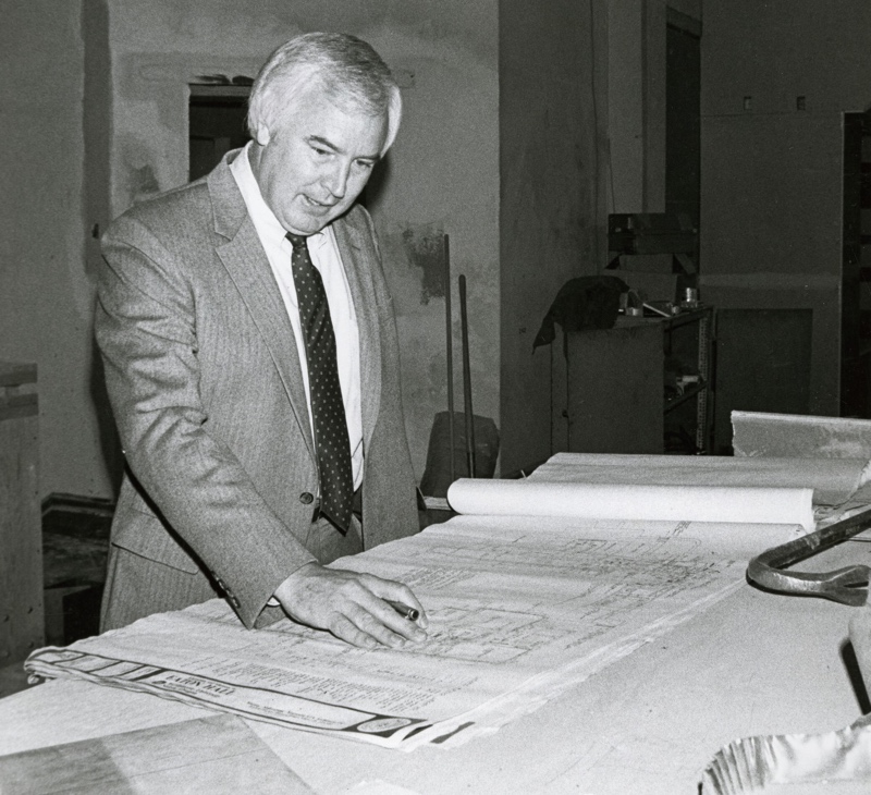 Hudson overseeing the renovation of Eaton Hall in 1982.