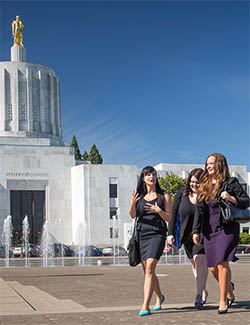 Willamette Law students at  the Oregon State Capitol