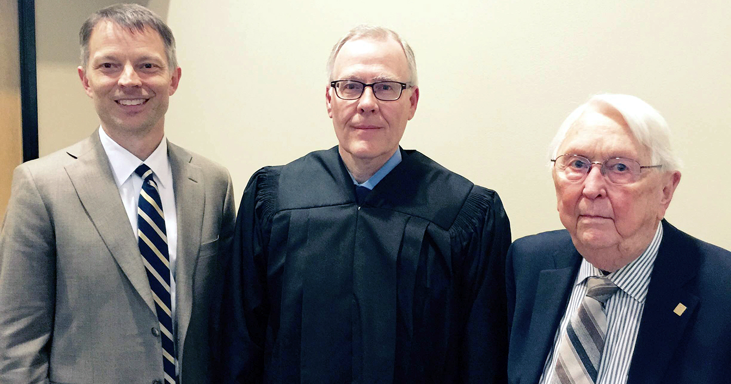 Willamette University Double Alumnus Theodore Sims vested as new Washington County Circuit Court judge