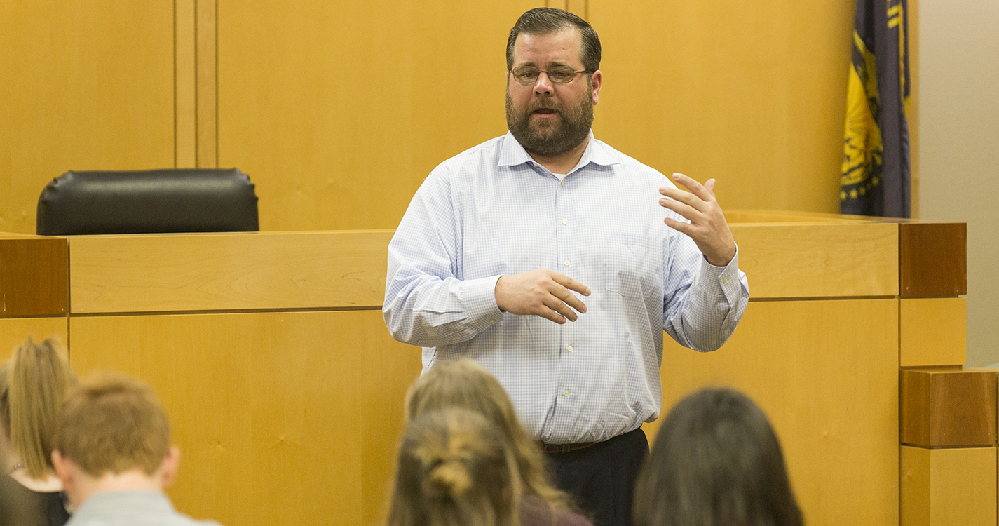 James Sullivan, a second-year law student, discusses the mock trial with Salem-area high school students who attended the Discover Law spring break program at Willamette Law.