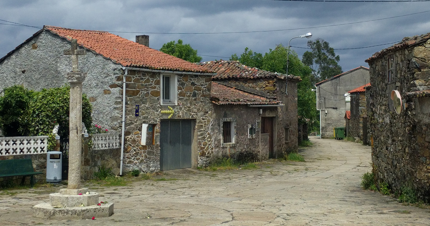 This is a hamlet in Galicia, Spain.