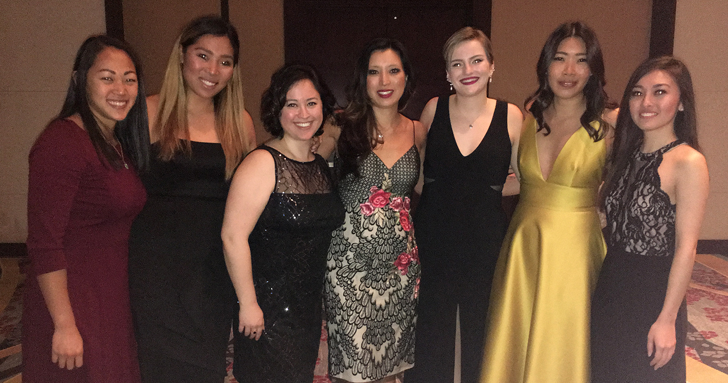 Alexis Shimada JD'17 (far left) and Liani Reeves '98, JD'01 (middle) pose for a photo with the five Willamette Law students