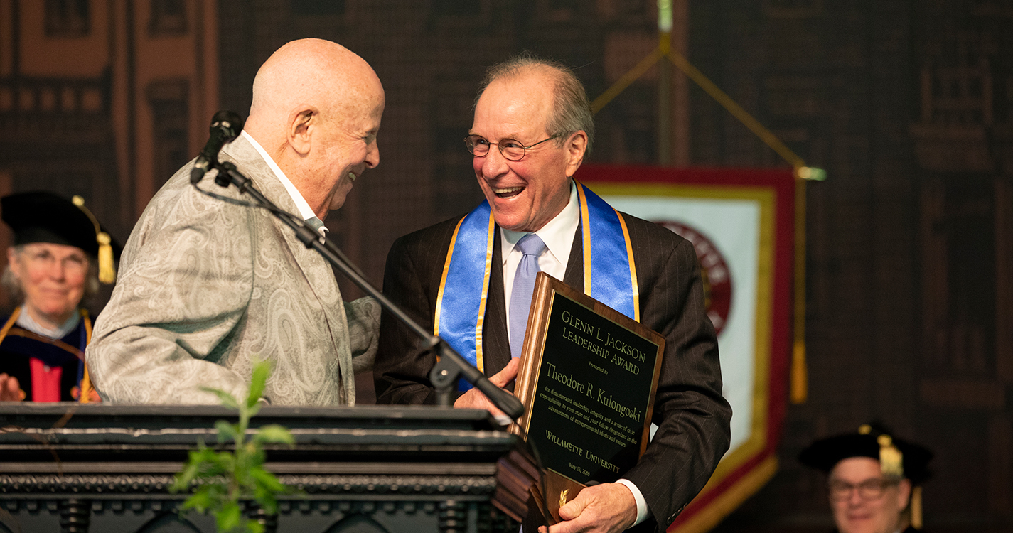 Gerald W. Frank, life member of Willamette University Board of Trustees, presents the Glenn L. Jackson Leadership Award
