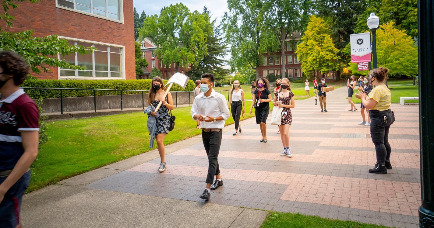 Students in facemasks walking on campus