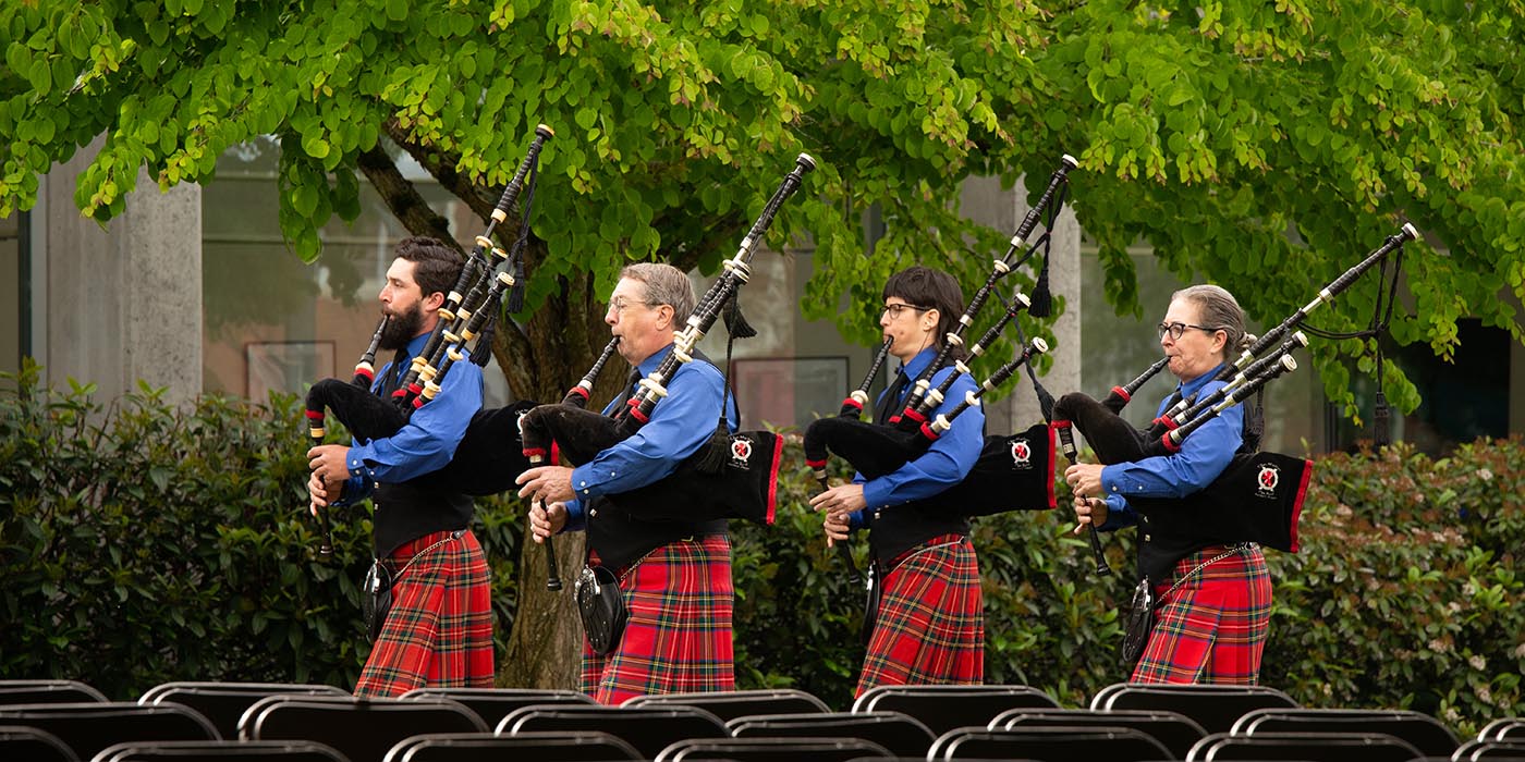 Pipers piping