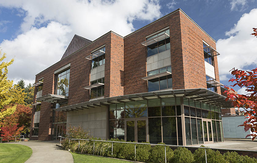 Outside view of Willamette's Ford Hall, location of the Writing Center