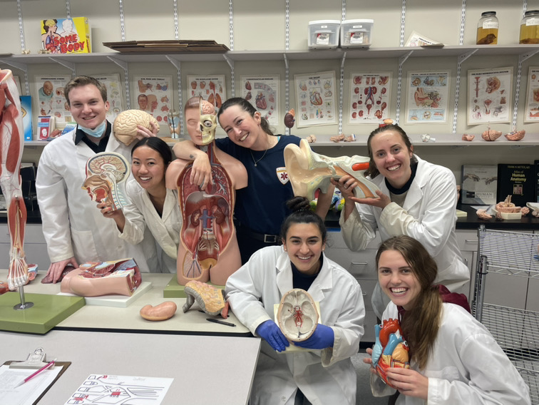 anatomy peer mentor team poses with anatomy models